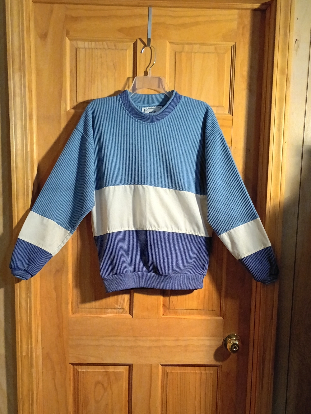 Vintage Men's Two-Tone Blue Crewneck Shirt with Cream Accent